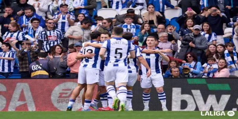 CĐV Real Sociedad cổ vũ cuồng nhiệt tại sân nhà